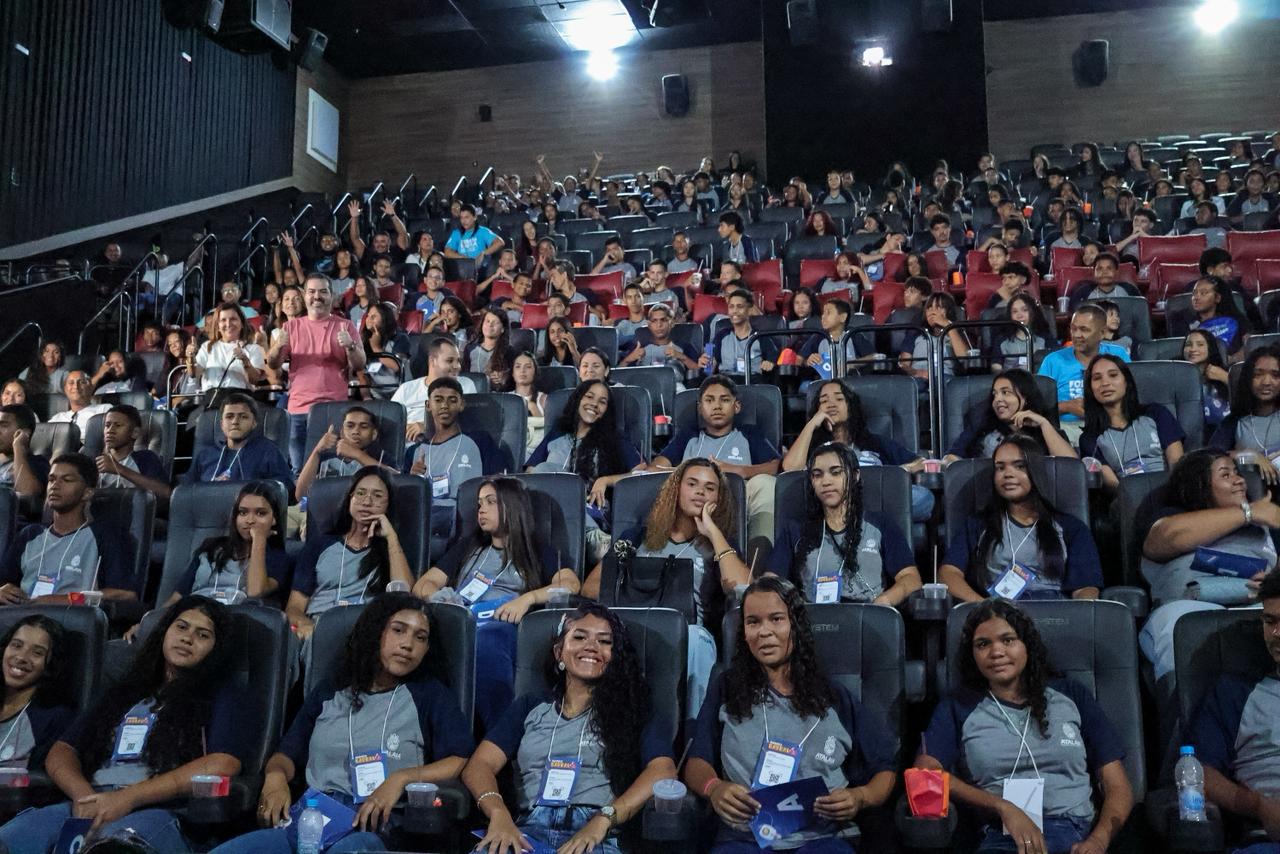 Alunos da rede municipal de Atalaia participam de Cine Aulão preparatório para o SAVEAL